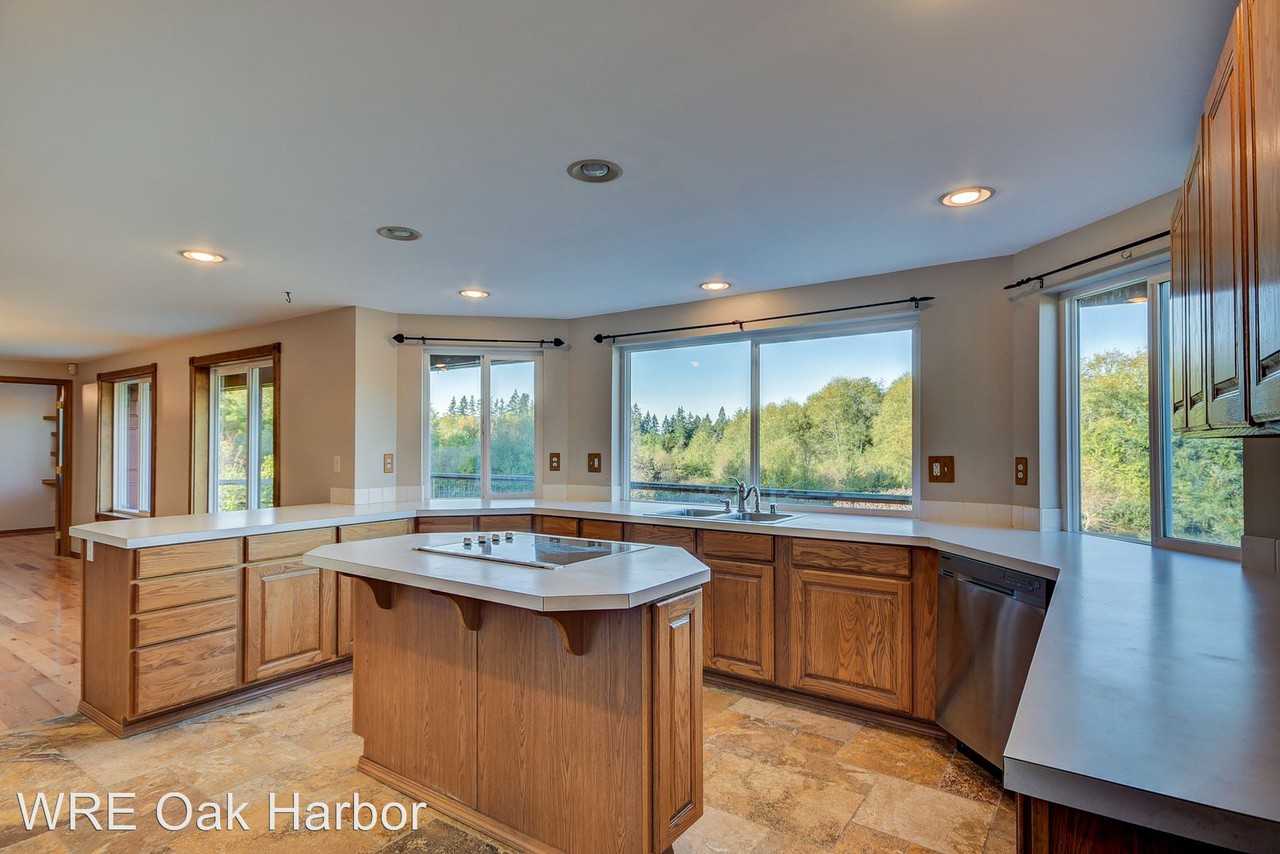 1671 Silver Lake Rd - Photo 2 of 26