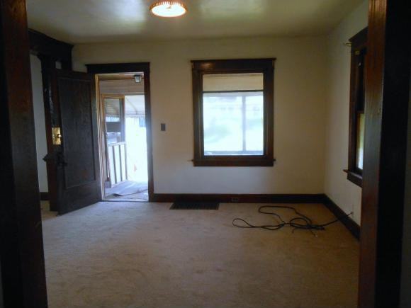 319 Floral Ave - Photo 3 of 9