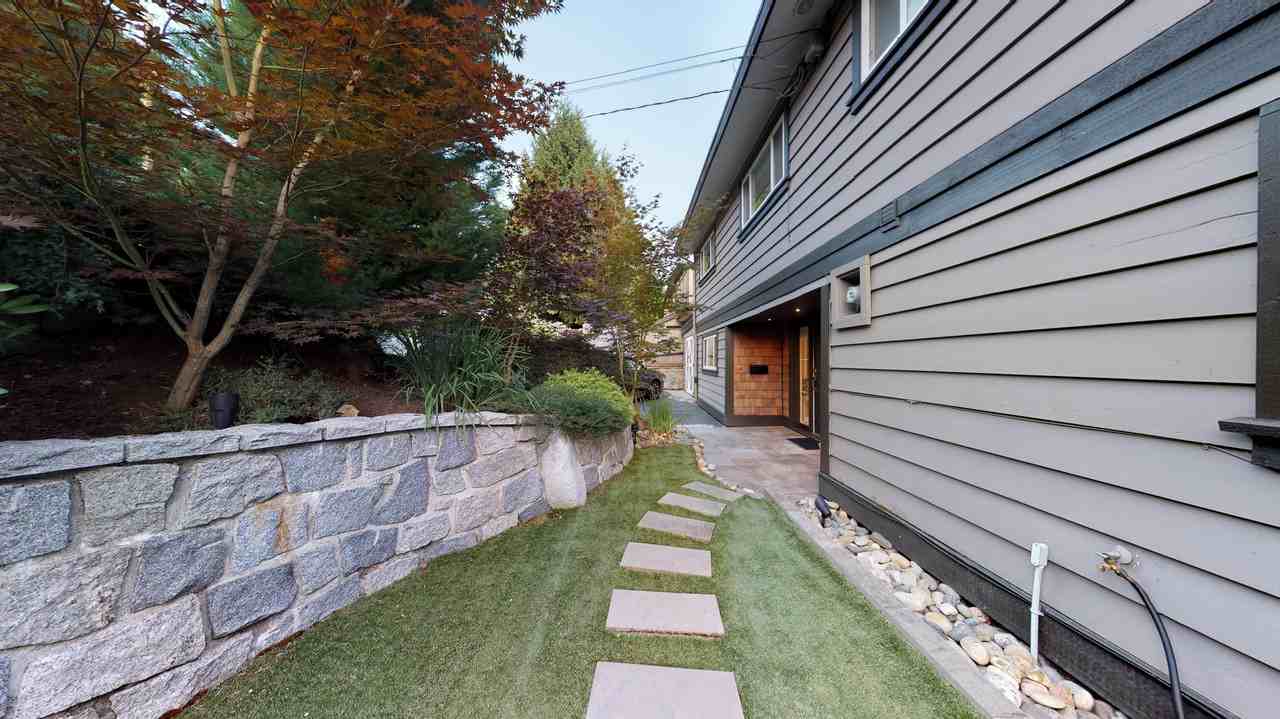 727 Crystal Crt - Photo 2 of 22