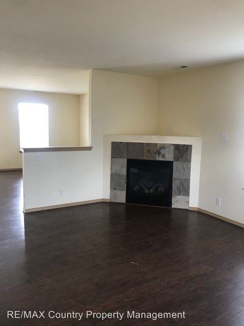 302 Easy St - Photo 2 of 19