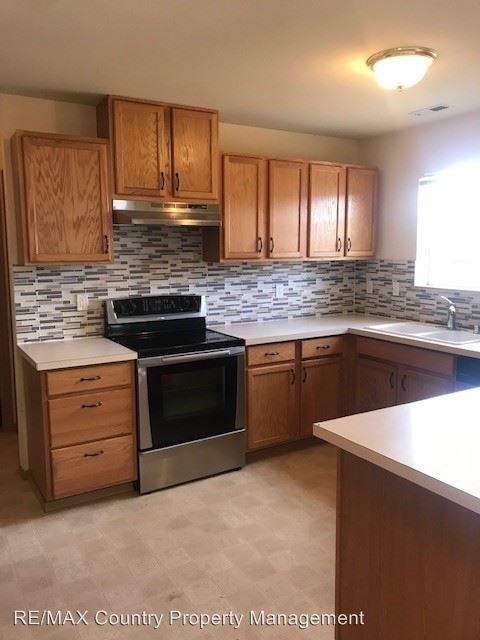 302 Easy St - Photo 3 of 19