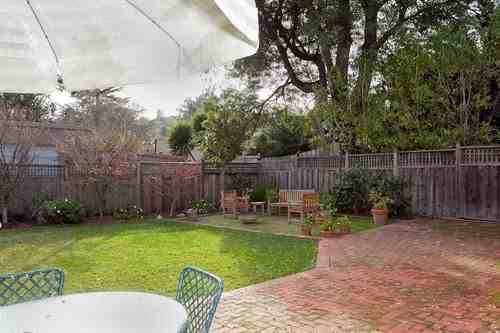 126 Sunnyside Ave - Photo 2 of 8