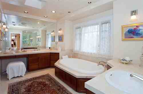 126 Sunnyside Ave - Photo 3 of 8