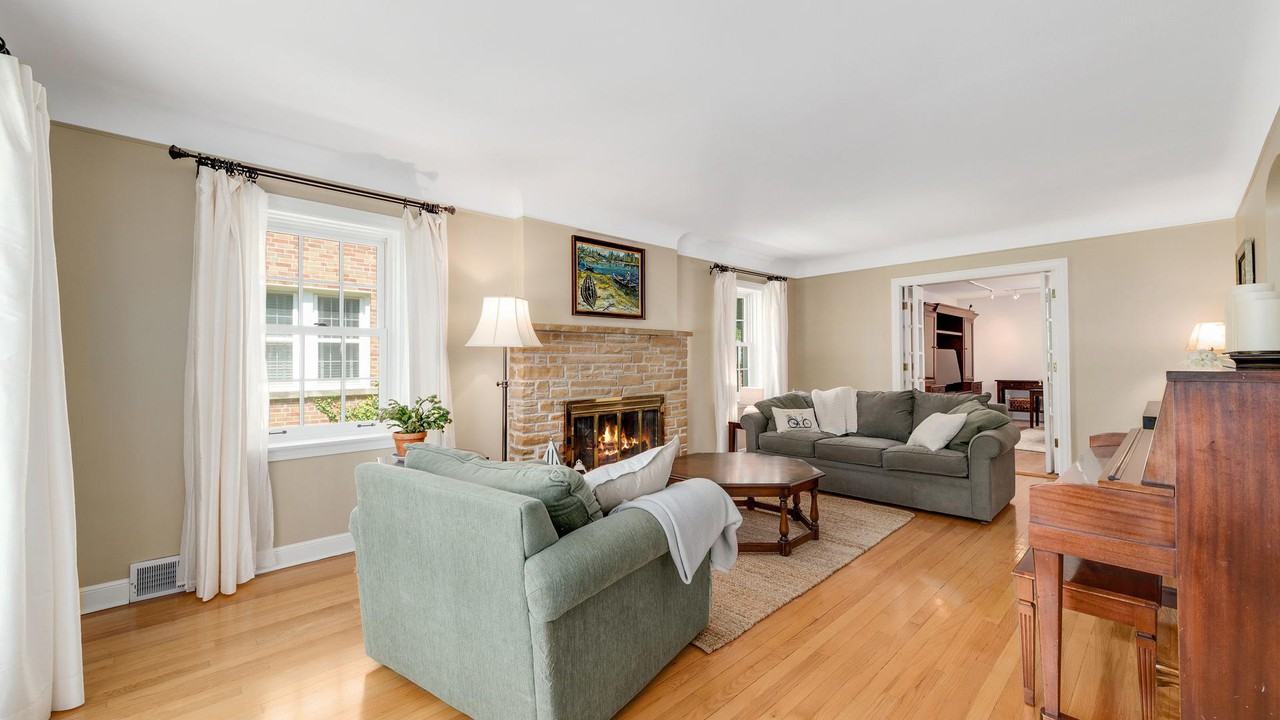 805 S Stone Ave - Photo 2 of 24