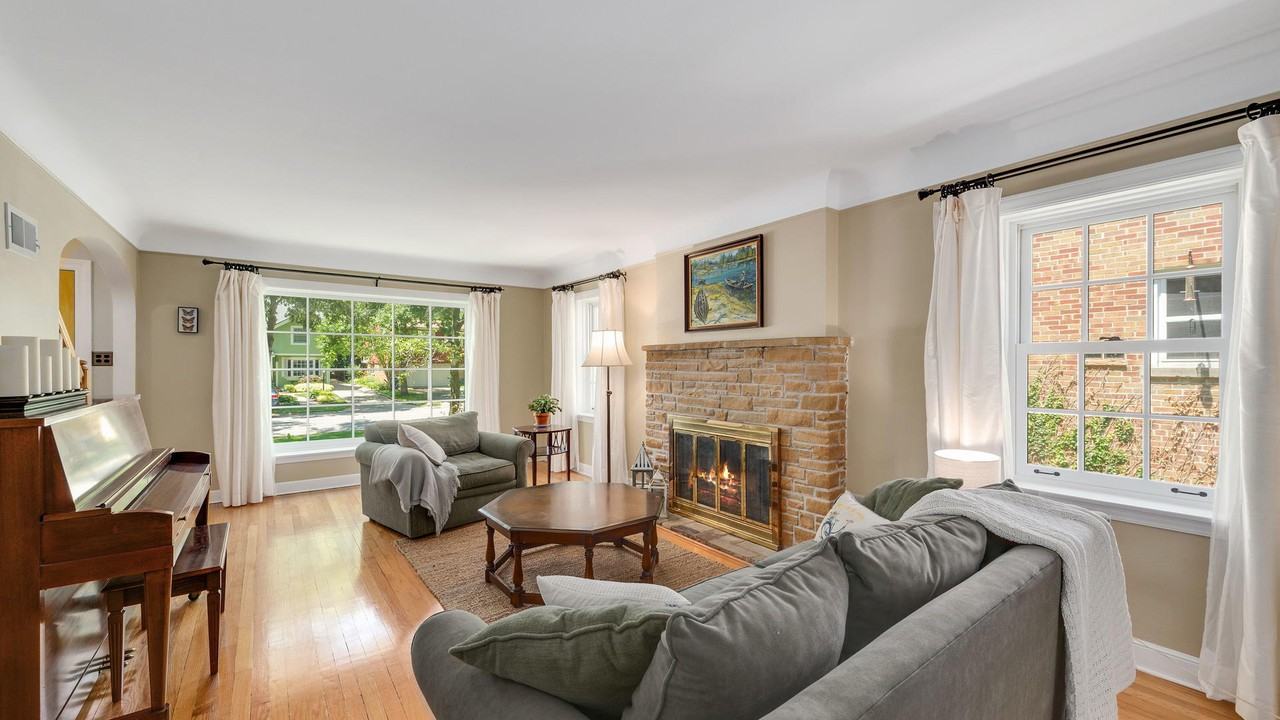 805 S Stone Ave - Photo 3 of 24