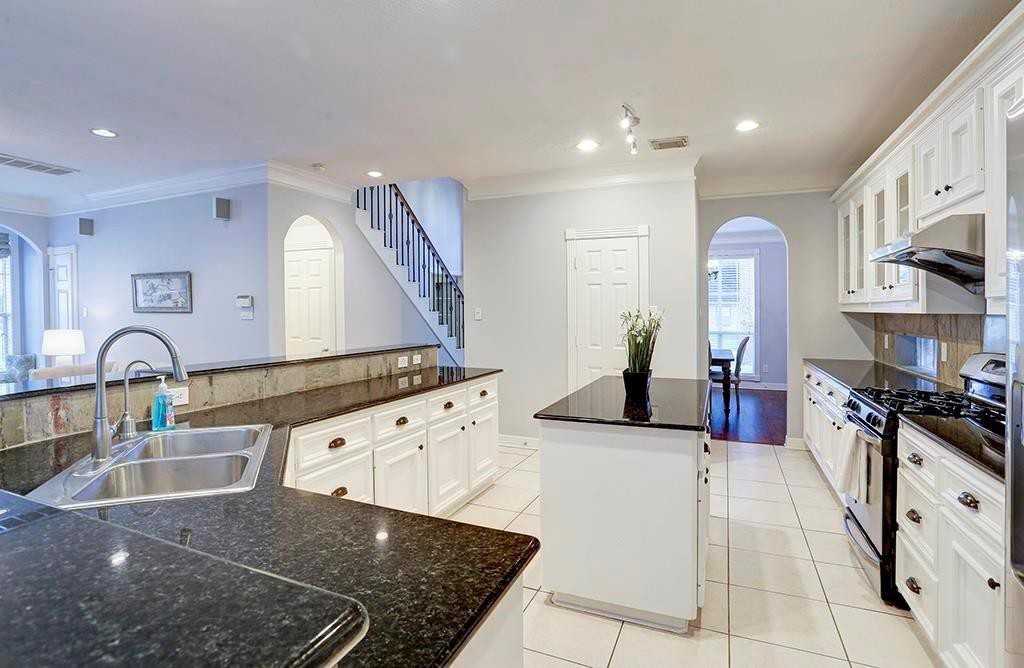 4400 Valerie St - Photo 2 of 34