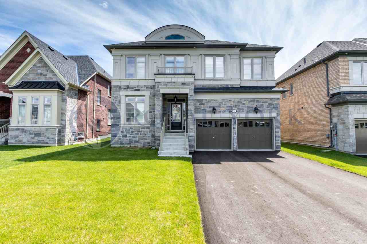 39 Alf Neely Way, Newmarket, ON L3Y 0C6 4 Bedroom Apartment for Rent