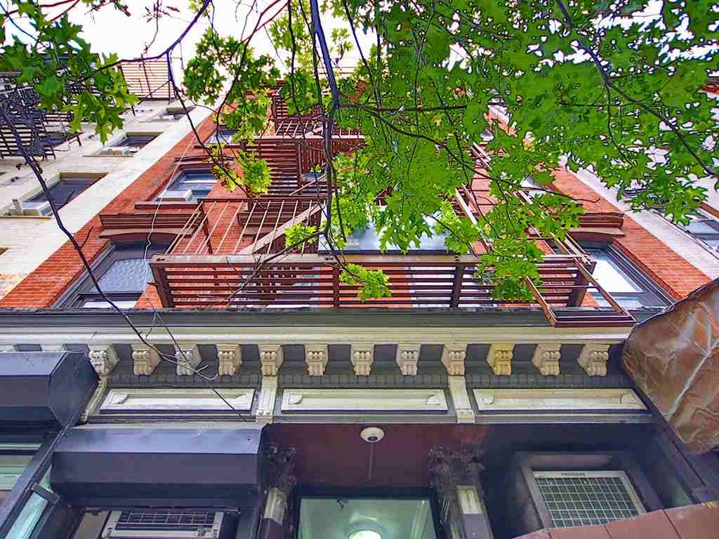 122 East 7th Street - Photo 4 of 16