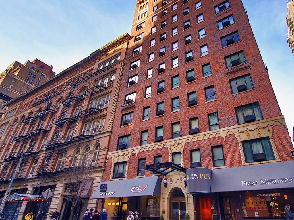 11 Waverly Place - Photo 2 of 46