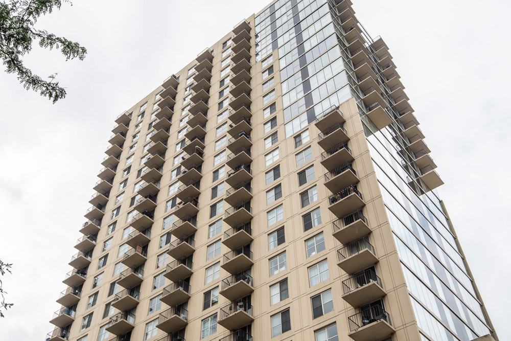 1212 N LaSalle Dr #1303