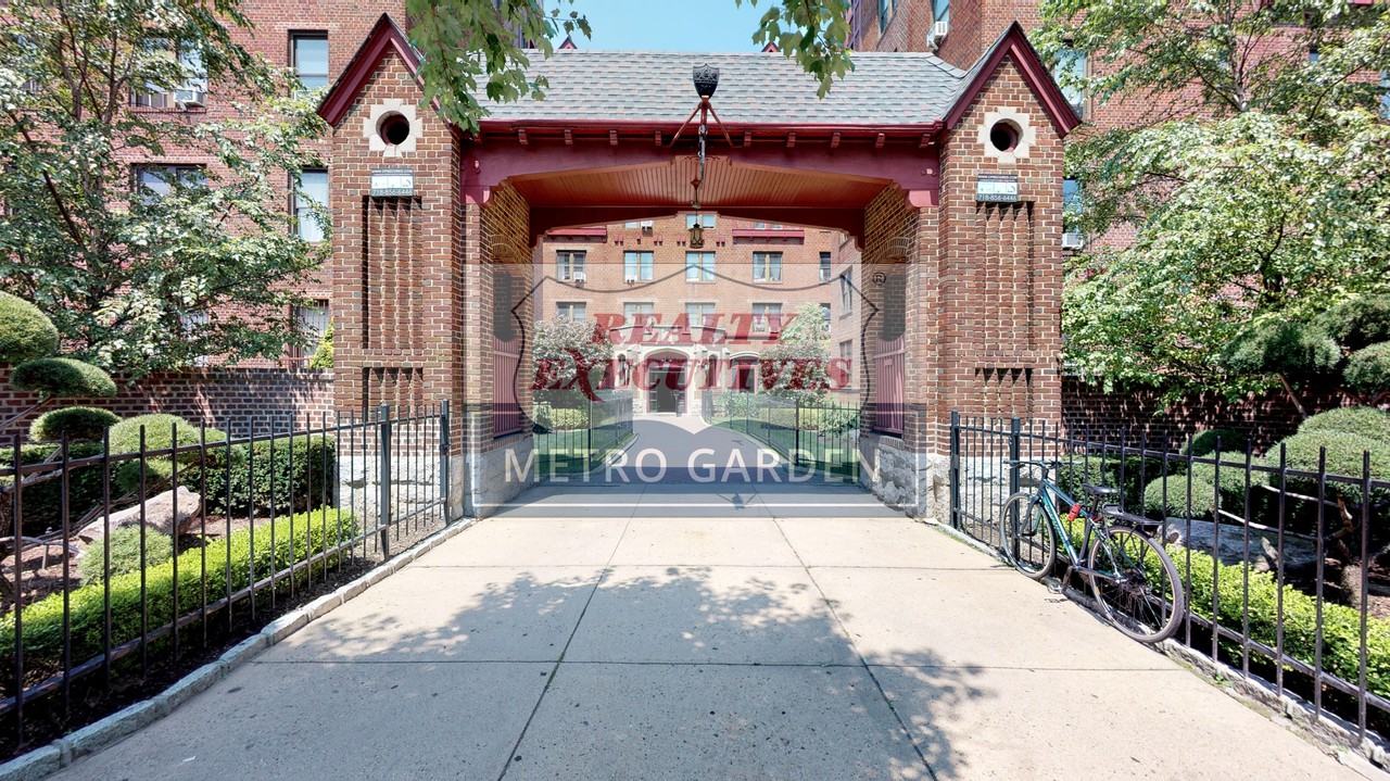 201 Eastern Parkway #6B