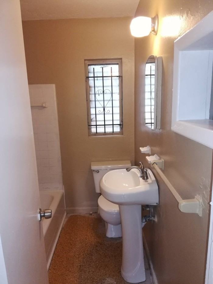 1544 Ella Street - Photo 3 of 7