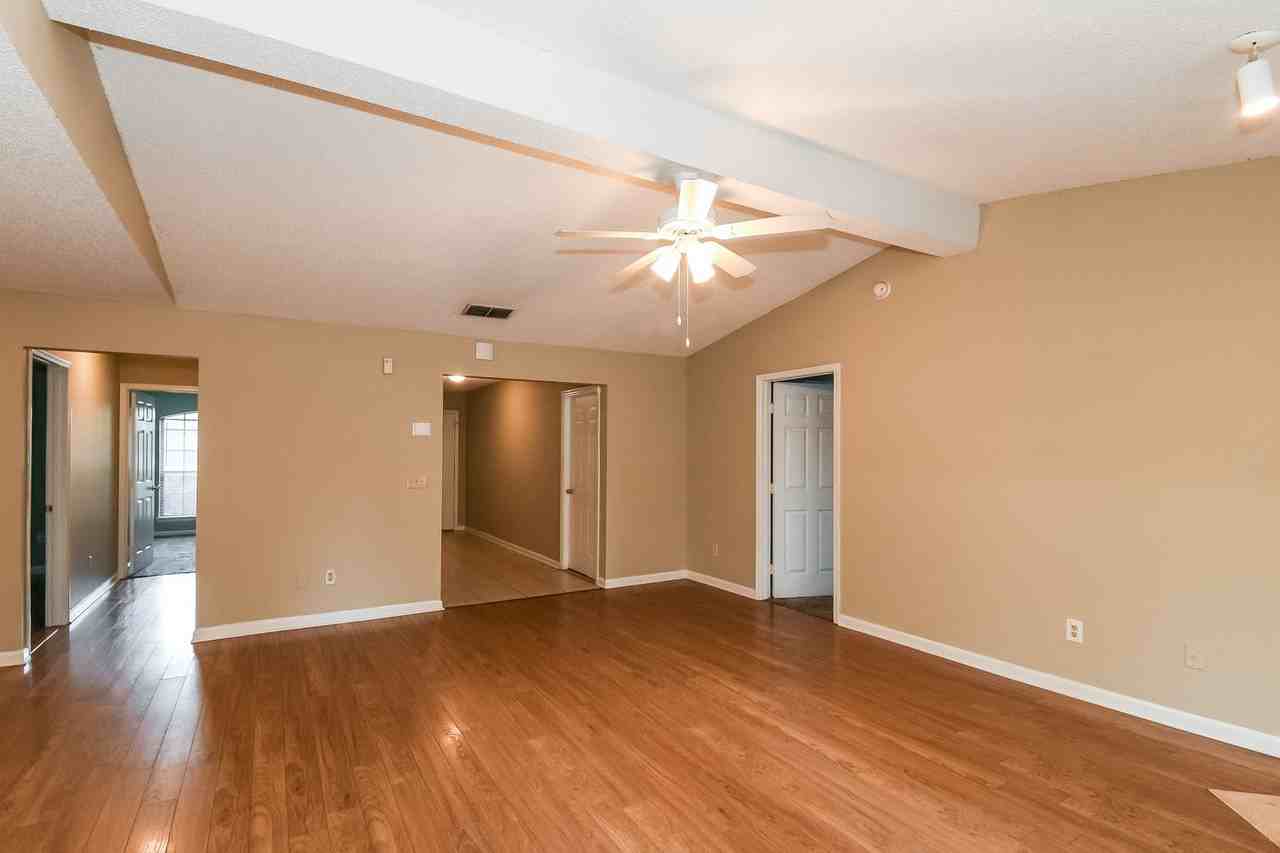 12382 Blue Stream Dr - Photo 3 of 23