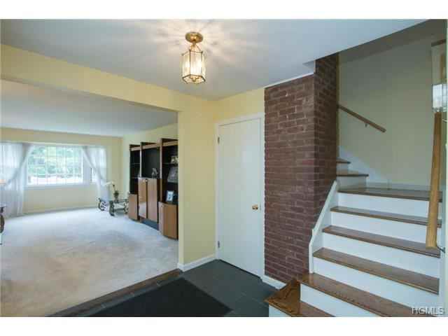 98 Glen Oaks Dr - Photo 3 of 26