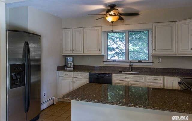 8 Norfolk Dr - Photo 3 of 7