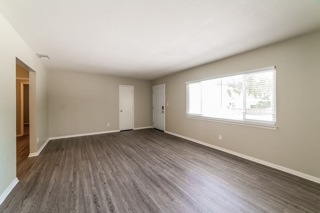 4955 N E St - Photo 2 of 19