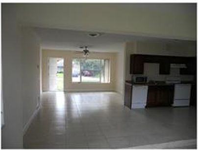 6817 Southwest 10th Street - Photo 3 of 8