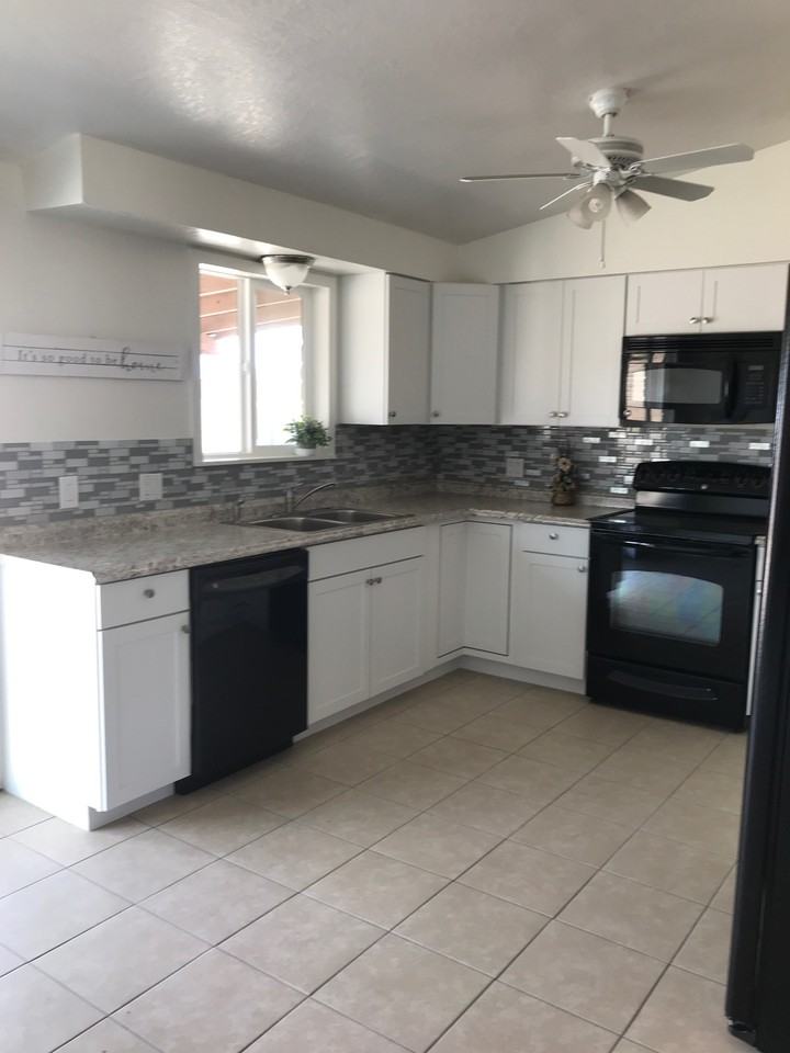 2411 W Oracle Jaynes Station Rd - Photo 2 of 14