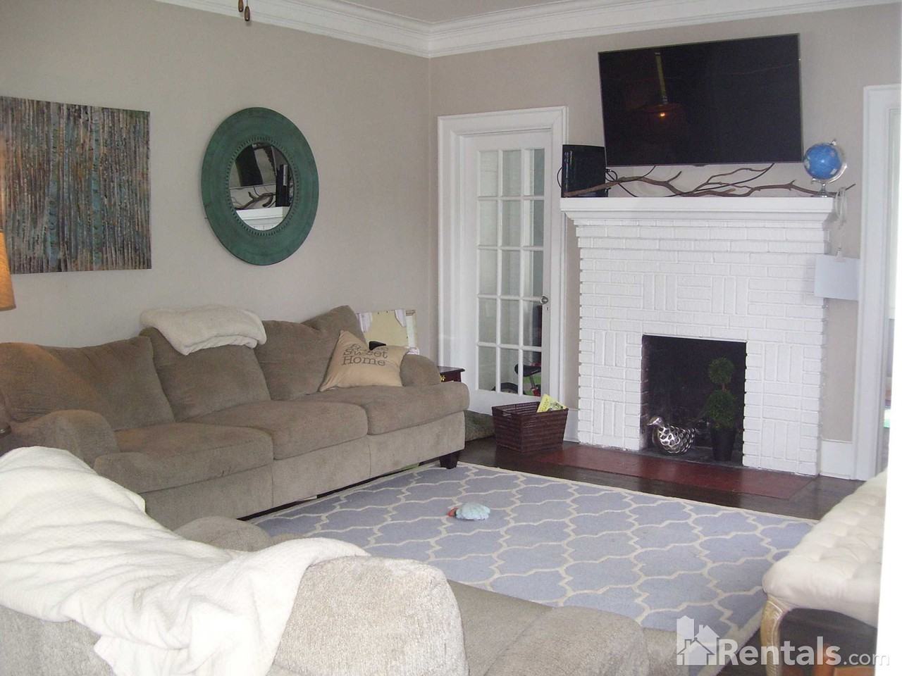 402 E 51st St - Photo 3 of 12