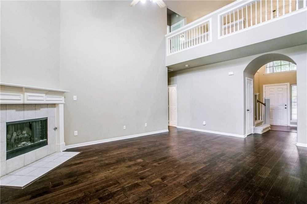 5104 Stonecrest Dr - Photo 2 of 25