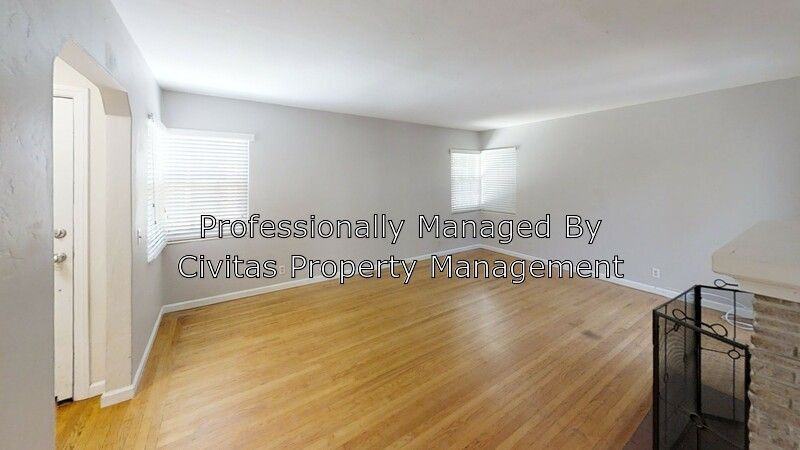 240 Fernando Ave - Photo 3 of 12