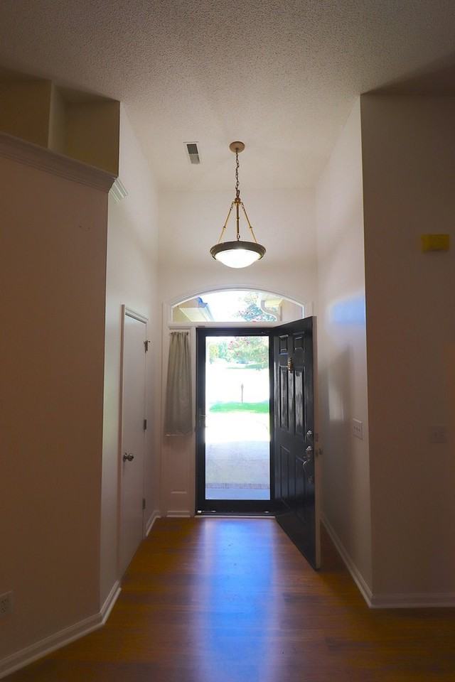 3294 Middleburry Ln - Photo 3 of 19