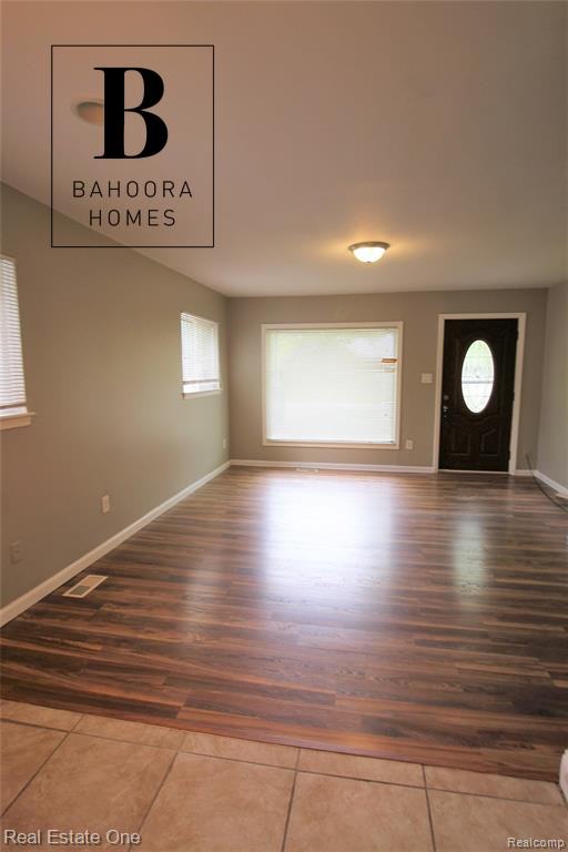 28148 Fairfax St - Photo 2 of 10