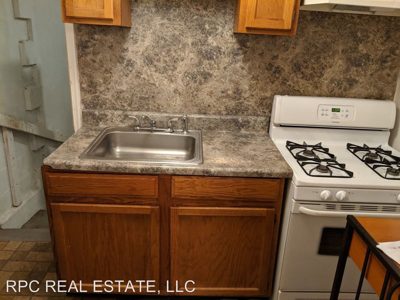 411 Henry St - Photo 3 of 9