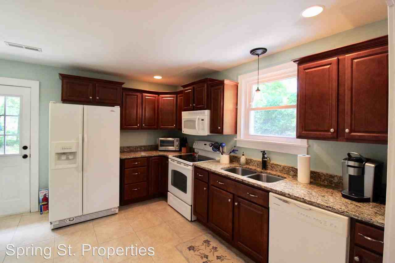 306 Yates Ave - Photo 3 of 29
