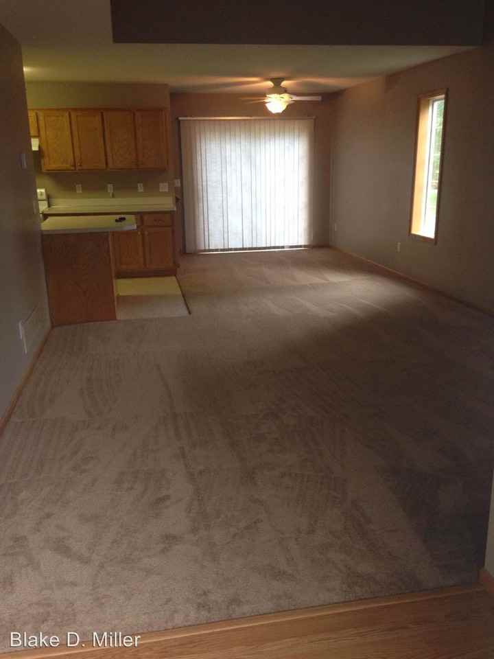 322 Creekside Dr - Photo 2 of 8