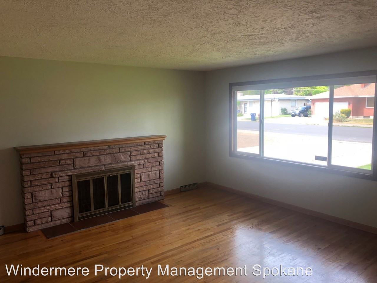 3119 W Rosewood Ave - Photo 3 of 24