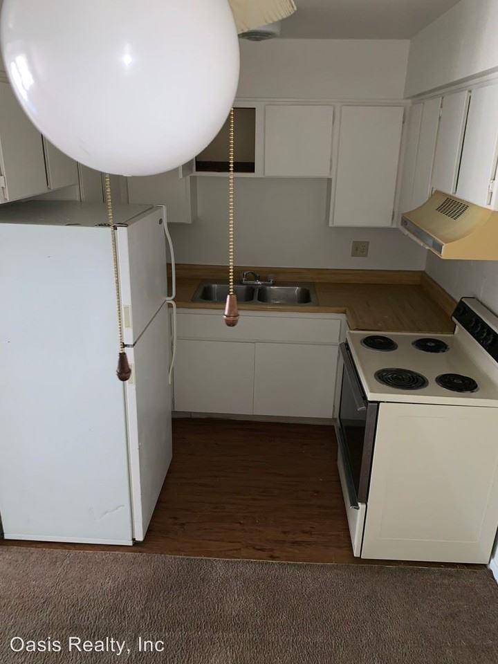 555 S Royal Crest Cir #11