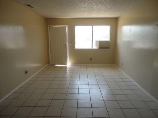 104 N Walnut St - Photo 2 of 4