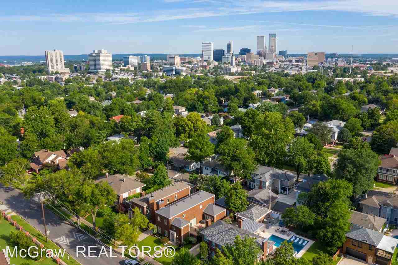 1111 E 18th St - Photo 2 of 28