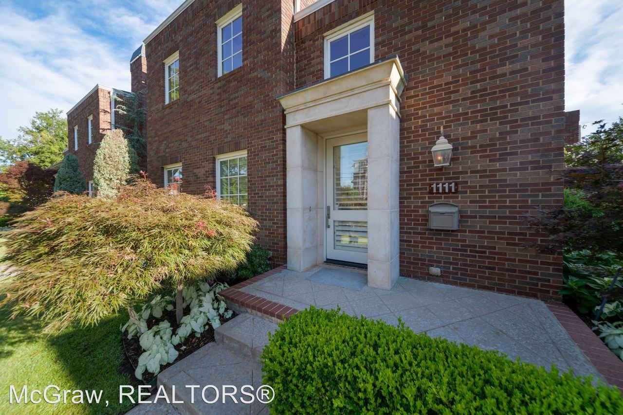 1111 E 18th St - Photo 3 of 28