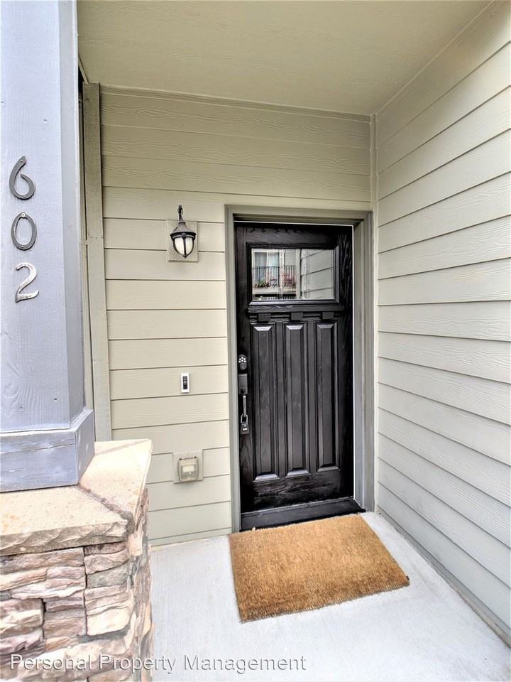 602 NE 84th Cir - Photo 2 of 19