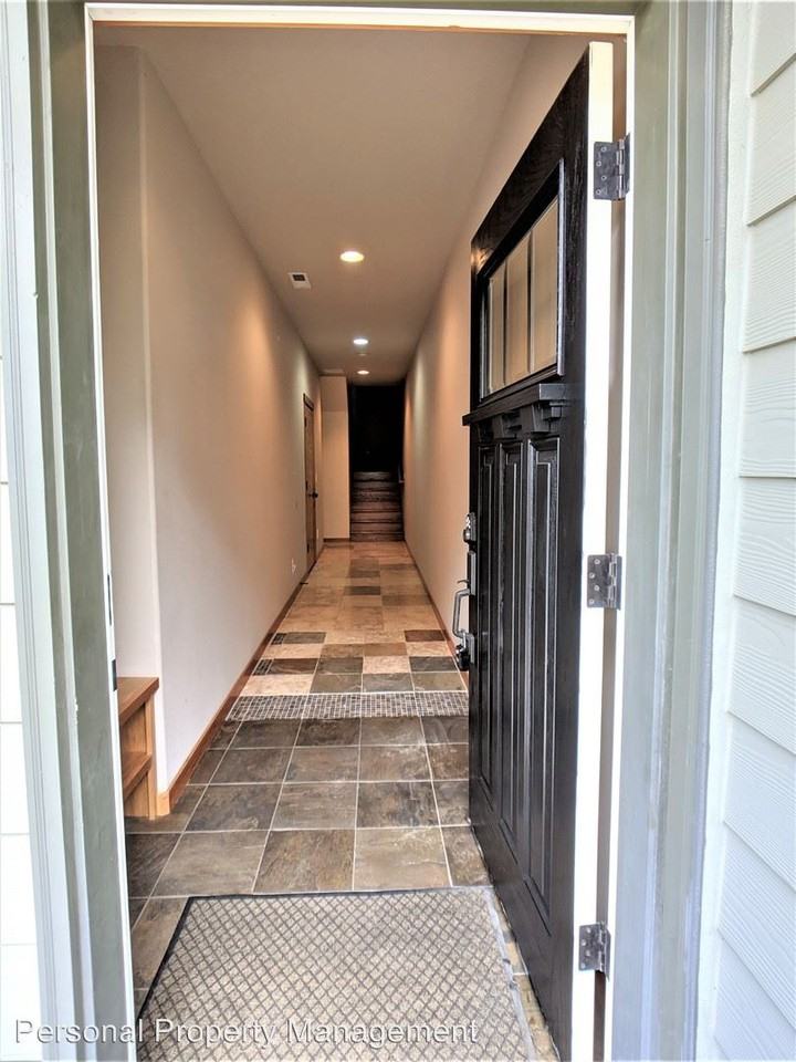 602 NE 84th Cir - Photo 3 of 19