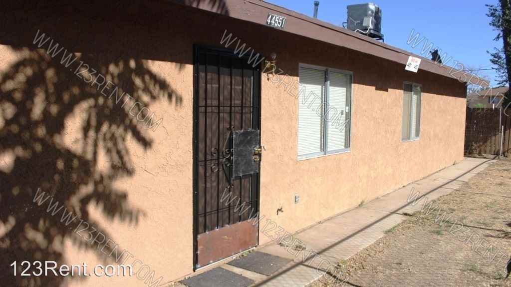 44551 Beech Ave - Photo 2 of 11