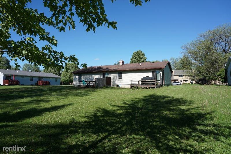 2665 Ridgecroft Dr SE - Photo 3 of 15