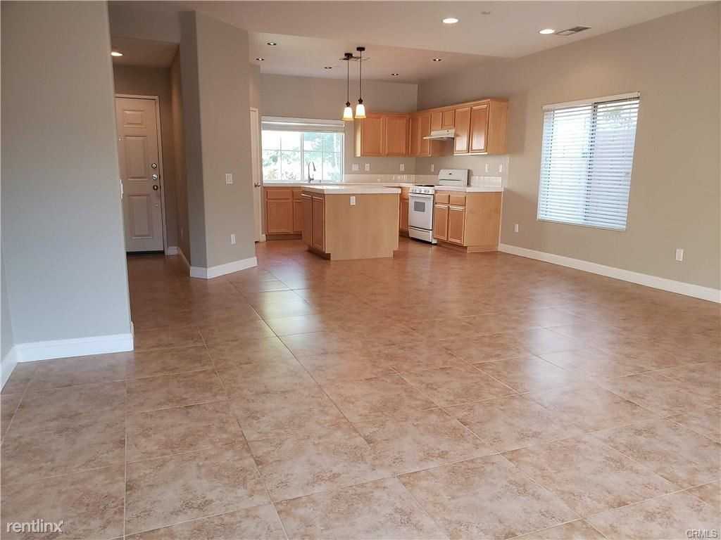 736 Summit Dr - Photo 2 of 11
