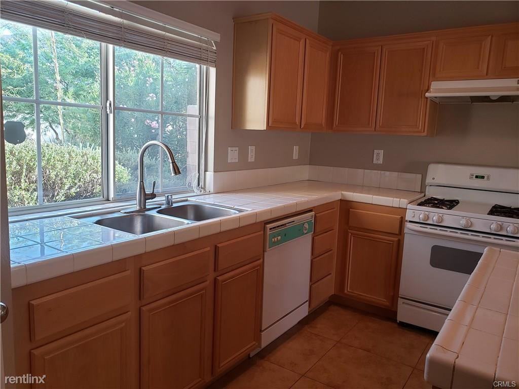 736 Summit Dr - Photo 3 of 11