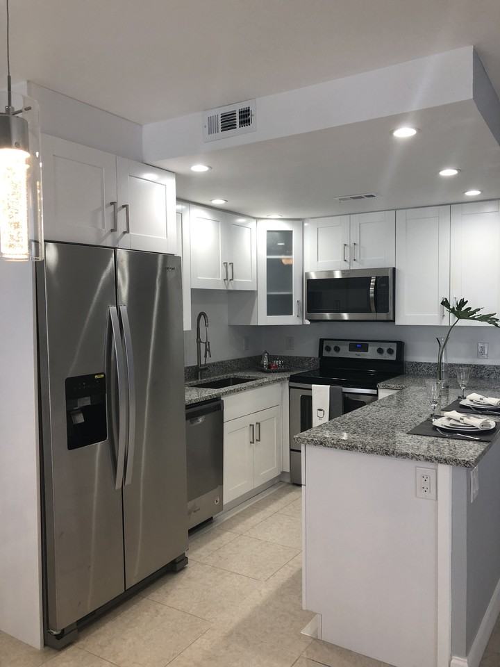 2070 Exeter East #2070 D - Photo 2 of 8