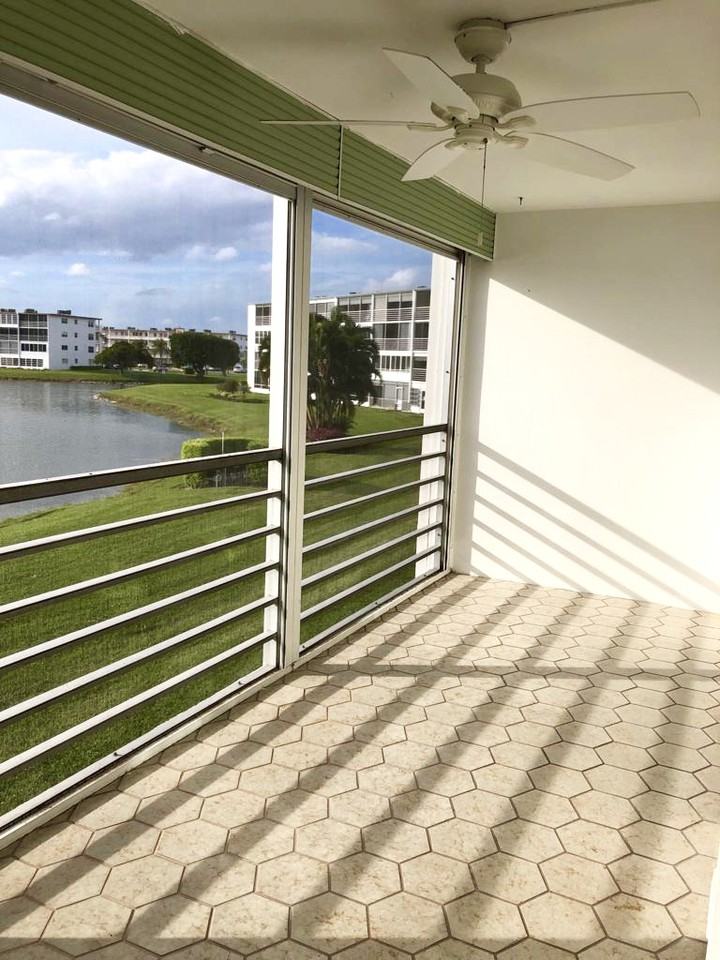 2070 Exeter East #2070 D - Photo 3 of 8