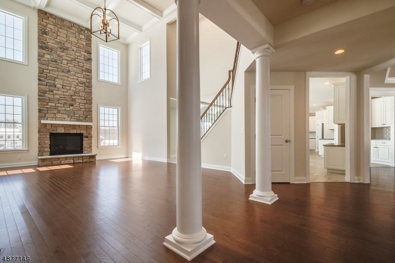 46 Balmoral Dr - Photo 2 of 25