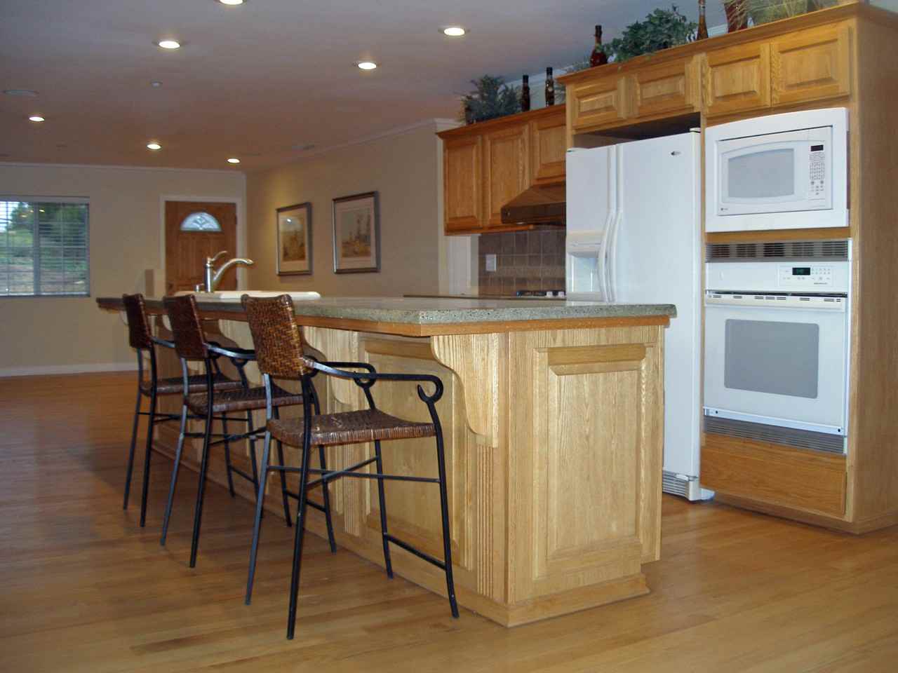 3194 Fair Oaks Drive - Photo 2 of 10