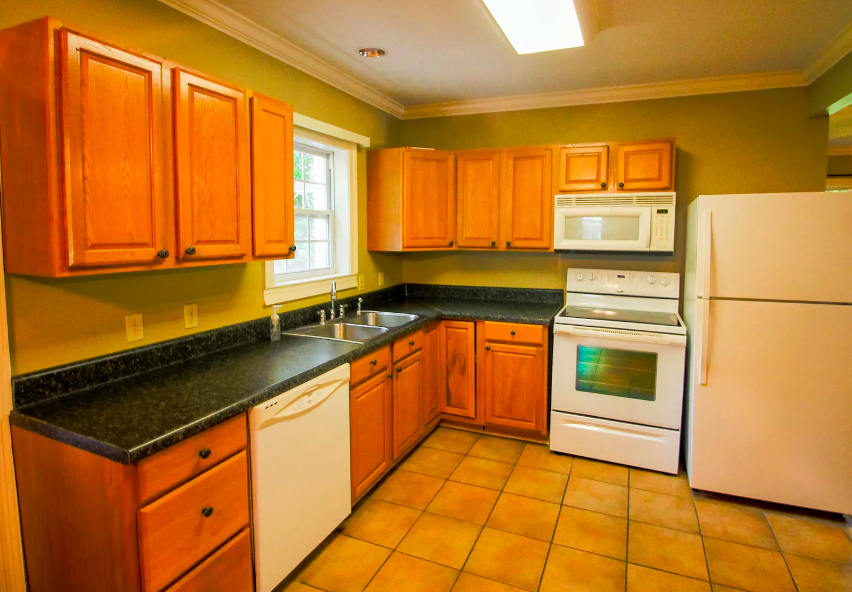 706 Johnson Ave - Photo 2 of 7