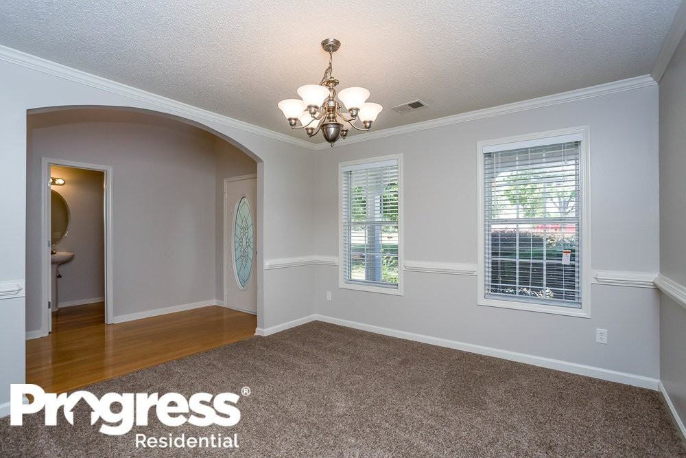 5012 Yankee Doodle Dr - Photo 2 of 18