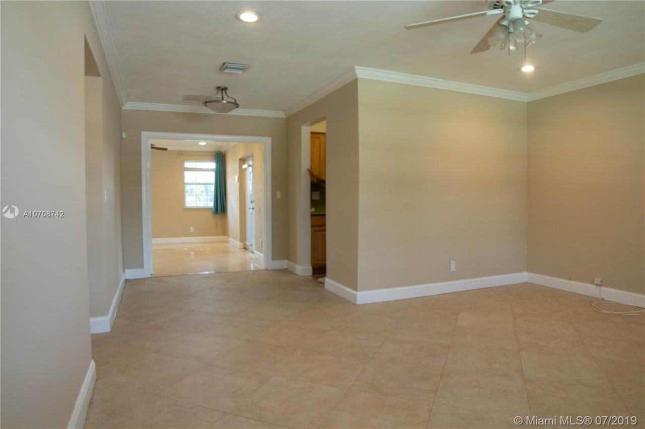 5035 Southwest 93rd Avenue - Photo 3 of 14