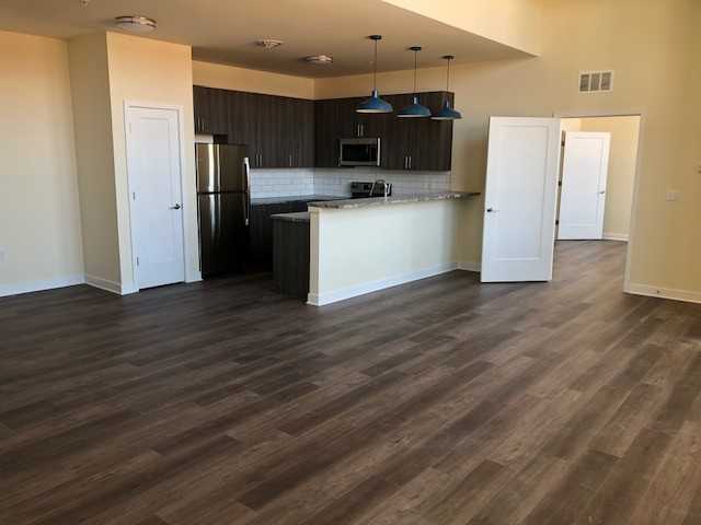 The Metropolitian - Photo 3 of 25