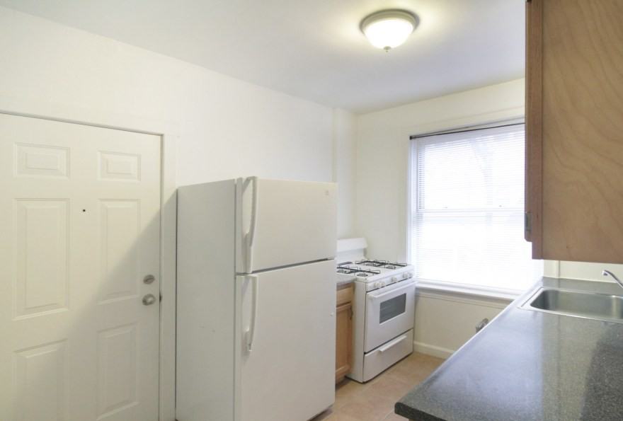 7609 S Coles - Photo 3 of 13